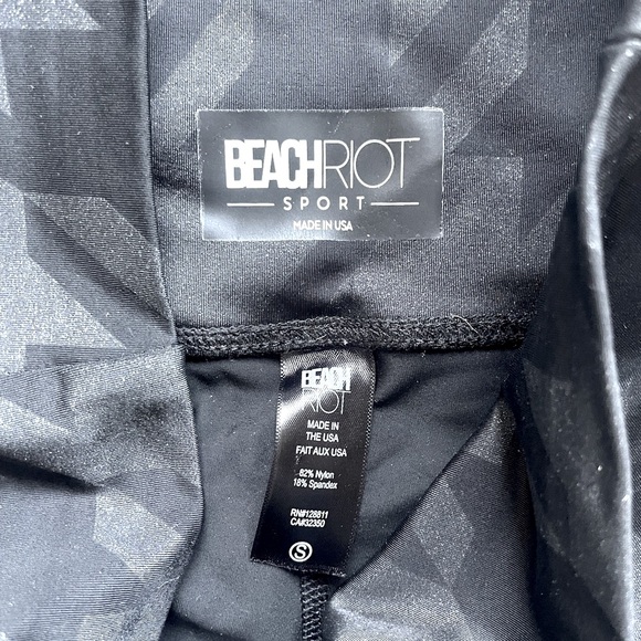 BeachRiot matching set. Hounds tooth top and bottom. Workout leggings and top - Picture 4 of 4